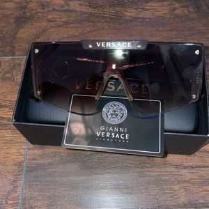 Versace Sunglasses 😎 NEW NEVER WORN